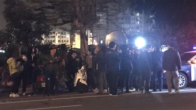 百人圍堵南檢！虐嬰三人凌晨裁定收押