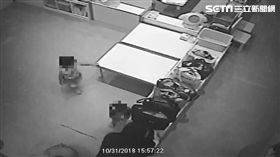 台中五星級托嬰中心師把童綁椅、虐童／翻攝畫面