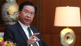 吳釗燮：應釐清海外急難救助業務範圍外交部長吳釗燮接受中央社專訪時表示，海外急難救助業務範圍應列清楚，不屬於急難救助的範圍也要加以釐清；若民眾求助的並非急難救助範圍，也可協助轉介其他單位處理。中央社記者鄭傑文攝　107年10月7日