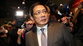 就任台大校長  管中閔：一生懸命全力以赴國立台灣大學8日舉行第12任校長職務交接典禮，新任校長管中閔（前）表示，將「一生懸命」，全力以赴，推動台大持續向前，直達更輝煌的未來。中央社記者張皓安攝  108年1月8日