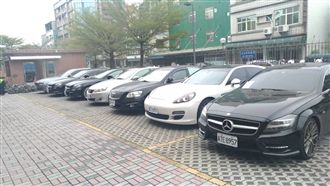 車牌8957炫富　警抓毒梟錢滿天飛