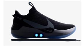 Nike,籃球鞋,自動,LED燈,綁鞋帶（圖／翻攝自Nike官網）