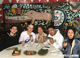 大家一起享用美食