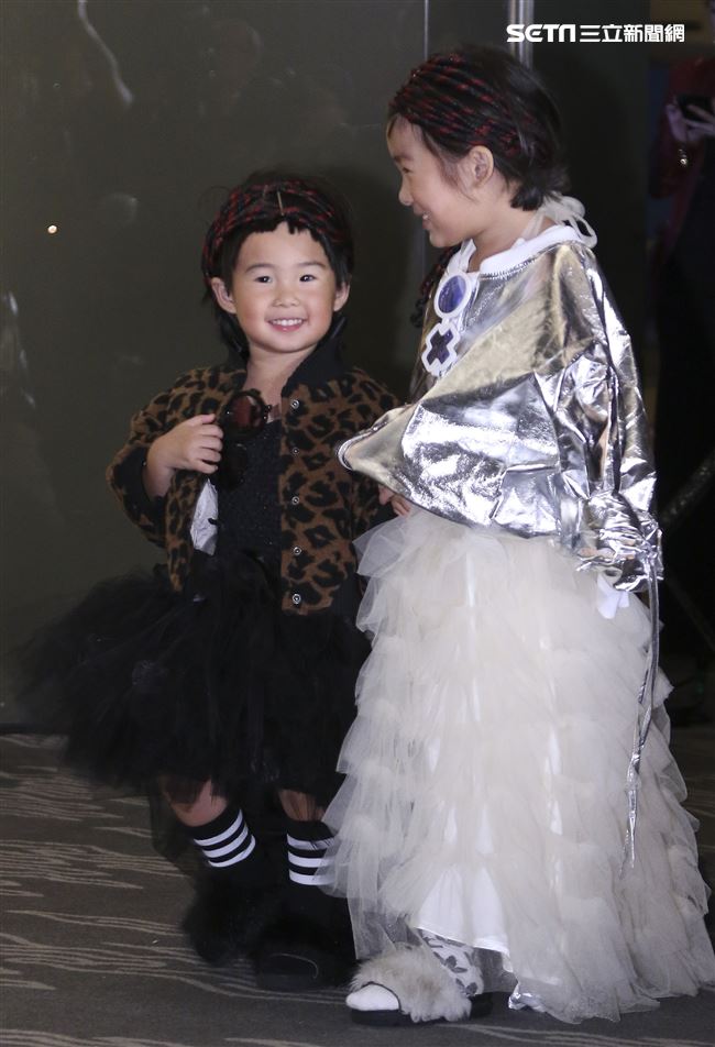 伊林娛樂時尚尾牙派對，藝人萌萌咩咩可愛登場。（記者林士傑/攝影）