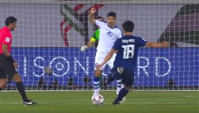 ▲鹽谷司長程遠射。（圖／取自YouTube畫面）