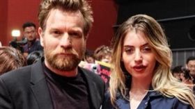 伊旺麥奎格與妻子離婚後，父女倆關係不算差，偶而能見女兒貼上兩人合照。（圖／翻攝自IG)