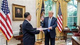 川普接見北韓特使美國總統川普1日（當地時間）在白宮接見北韓特使金英哲。（白宮提供）中央社記者鄭崇生華盛頓傳真  107年6月2日