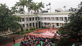 苗栗百年老校建功國小舊校舍重建（1）苗栗市百年老校建功國小，校內兩棟老舊校舍使用迄今逾60年，耐震係數未達標準，經縣府爭取經費辦理重建，17日正式動土。（苗栗縣政府提供）中央社記者管瑞平傳真　108年1月17日