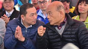 打造沙珠灣衝浪聖地　蘇揆承諾侯友宜說到做到行政院長蘇貞昌（前右）18日與新北市長侯友宜（前左）視察金山中角沙珠灣，承諾攜手打造當地為衝浪聖地，蘇貞昌說，劍及履及、說到做到，實現才是王道。中央社記者黃旭昇新北攝　108年1月18日