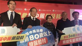 疲勞腦中風傻傻分不清  出現3症狀快就醫台北榮民總醫院神經醫學中心主任王署君（左）17日在記者會中表示，三高、心房顫動等心臟疾病，都是高齡民眾常見健康問題，若是控制不良就容易引發腦中風。他呼籲，一旦出現單手無力、表情不對稱、講話不清楚的現象就應就醫。中央社記者張茗喧攝  108年1月17日