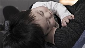 顧小孩、保母、睡覺（圖／Pixabay）