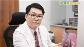 兒科診所院長曾俊睿醫師表示，新生兒體質較脆弱，更需爸媽用心呵護，幫助寶寶遠離誘發過敏、感染生病等危機。