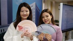 換新鈔包紅包　1/28起453個指定金融據點兌換農曆春節將屆，因應民眾換新鈔需求，央行18日宣布自1月28日至2月1日連續5個營業日，在7家公股銀行與郵局共453個據點提供民眾兌換。中央社記者邱柏勝攝　108年1月18日