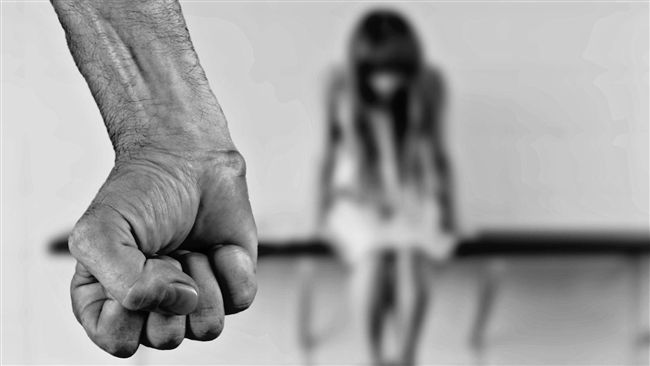 男疑女友出軌　竟出奇招？用手啪下體