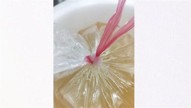 紅色塑膠繩超難開　老司機揭開袋妙招
