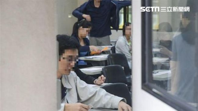 根據考選部統計,今年總人數比去年少近4千人,再創歷史新低