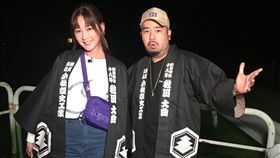 阿達、安心亞搭檔參與日本秋田電視台製作的「Muco秋田遊」旅遊節目，最終回來到日本三大煙火勝地之一的大仙市，製作單位特別精心安排加班賞煙火，看著壯麗的煙火就在兩人眼前施放，令兩人直呼「這種加班我願意多加一點！」