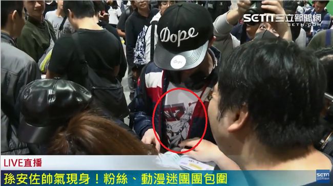 孫安佐現身動漫展！把「老婆」穿上身