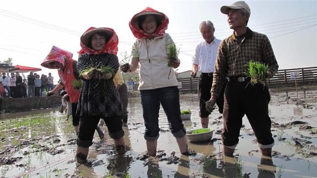 辣台妹這張照…十年前就很「接地氣」