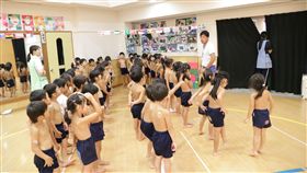 日本「裸體幼稚園」…宣稱回歸大自然　不分男女脫光上課！（圖／翻攝自第二ひかり幼稚園官網）