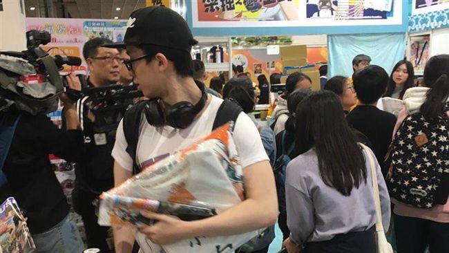 現身動漫展！安佐被包圍：再跟就不逛