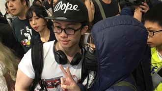 孫安佐聽到槍就變臉！黑臉怒回14字