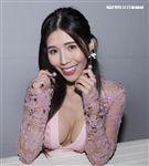 超級正妹甜心Q匠擁有32E、24、35的火辣身材，出版性感「極限上空」寫真書。（記者邱榮吉/攝影）