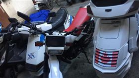 聯誼不抽鑰匙要幹嘛！有網友在臉書社團「爆廢公社公開版」分享，表示自己得知兒子要去聯誼，便好心提議要出借「戰馬」，還有3台不同款任他挑選，想不到卻慘遭兒子吐槽「沒人要坐拉」，不禁讓這名父親感嘆，老爸當年能當白馬王子可都是靠他們呢！（圖／翻攝自爆廢公社公開版 臉書）