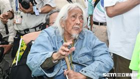 姚文智機蛋大遊行，史明台下揮手支持。 （圖／資料照）