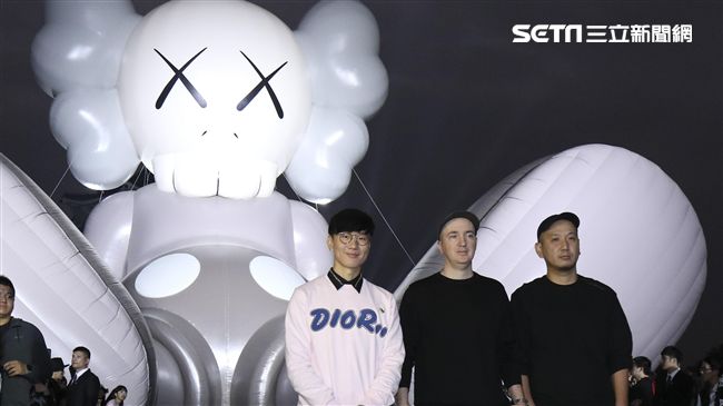 誰是KAWS？搞懂XX多厲害懶人包