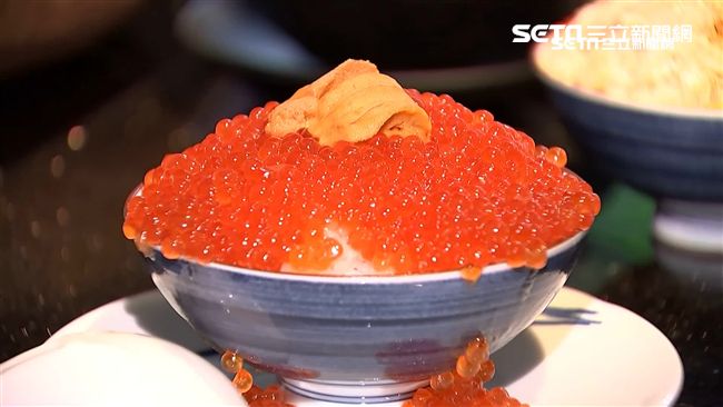 火鍋狂配餐！「爆卵海膽飯」吸饕客