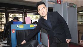 涉違國安法案　王炳忠出庭（2）台北地方法院12日開庭審理新黨青年軍王炳忠等人涉違國安法案，王炳忠（前）出庭，並表示檢方指控有違事實。中央社記者吳翊寧攝  107年12月12日