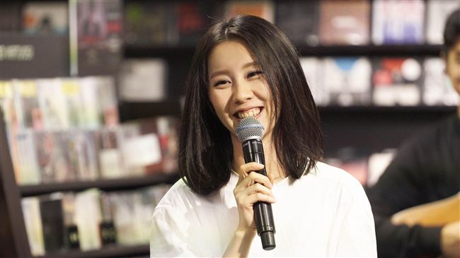 吃CD長大的仙女現身！歌迷嗨翻現場