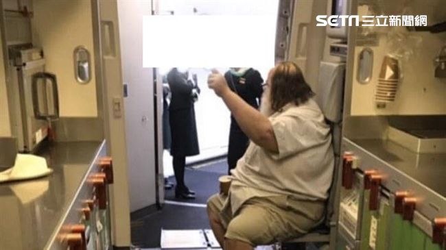 噁老外糟蹋台空姐　要她看鳥、擦屁股