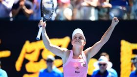 ▲巴蒂經3盤大戰後淘汰莎拉波娃。（圖／翻攝自澳網推特）