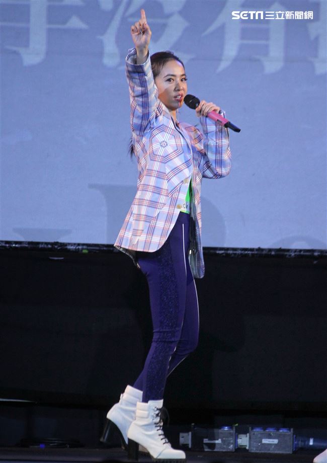 Jolin蔡依林「Ugly Beauty｣專輯簽名握手沒有擁抱會。（記者邱榮吉/攝影）