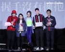 Jolin蔡依林專輯簽名握手沒有擁抱會與粉玩遊戲腦公拳大賽。（記者邱榮吉/攝影）