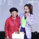 Jolin蔡依林提前幫媽媽過生日。（記者邱榮吉/攝影）