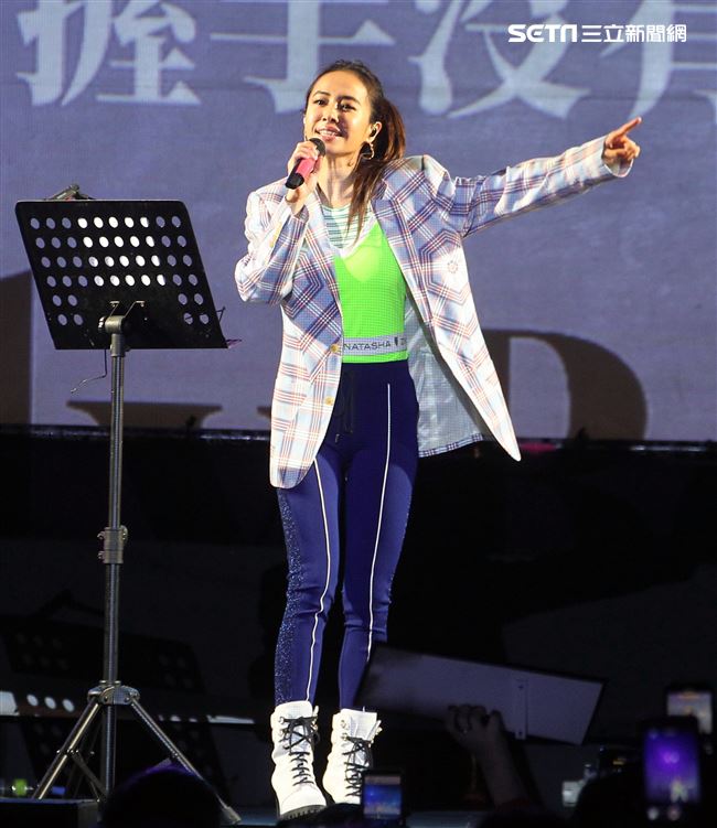 Jolin蔡依林「Ugly Beauty｣專輯簽名握手沒有擁抱會。（記者邱榮吉/攝影）