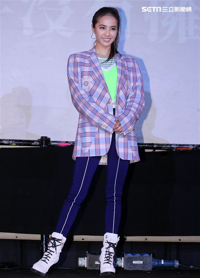 Jolin蔡依林「Ugly Beauty｣專輯簽名握手沒有擁抱會。（記者邱榮吉/攝影）