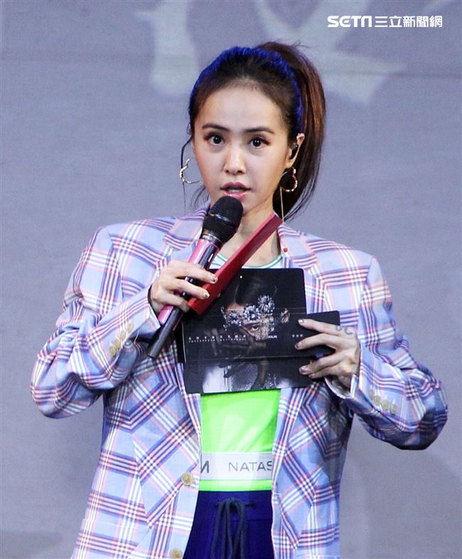 Jolin蔡依林「Ugly Beauty｣專輯簽名握手沒有擁抱會。（記者邱榮吉/攝影）