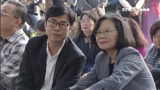 橋頭事件40周年　蔡邁席地喝咖啡