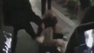 誇張！少女當街遭扯髮摔地拖行圍毆