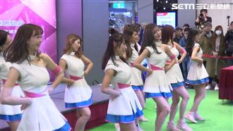 正妹推公益桌曆　鐵粉買18本搶簽名