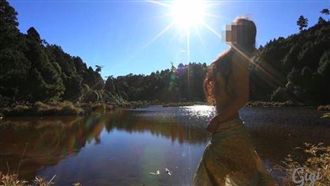 她登頂換穿比基尼！上空激乳美圖曝光