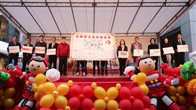 消防節提升救災能量　北市消攜手業者合作歡慶119消防節，台北市消防局20日和信義商圈業者簽署防災合作備忘錄，推動政府部門與企業協力防災，盼提升救災能量。（台北市消防局提供）中央社記者黃麗芸傳真　108年1月20日