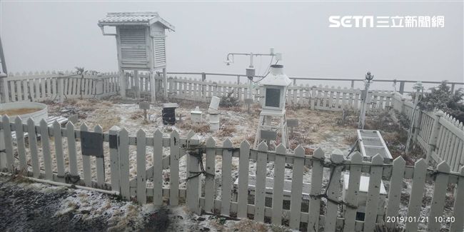 玉山降初雪。（圖／氣象局提供）