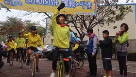 翁園國小獨輪車隊環島啟程高雄市大寮區翁園國小今年寒假作業不一樣，獨輪車隊20日從學校啟程，展開歷時13天1000公里的環島壯行。（高雄市教育局提供）中央社記者程啟峰高雄傳真 108年1月20日