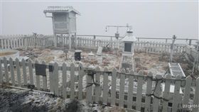 玉山降初雪 圖／氣象局提供