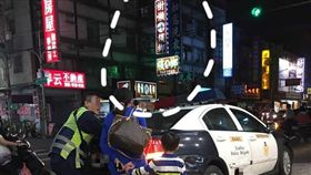 招牌,樹懶叫檳榔,撞車,警察,高雄(圖/翻攝自爆怨公社)